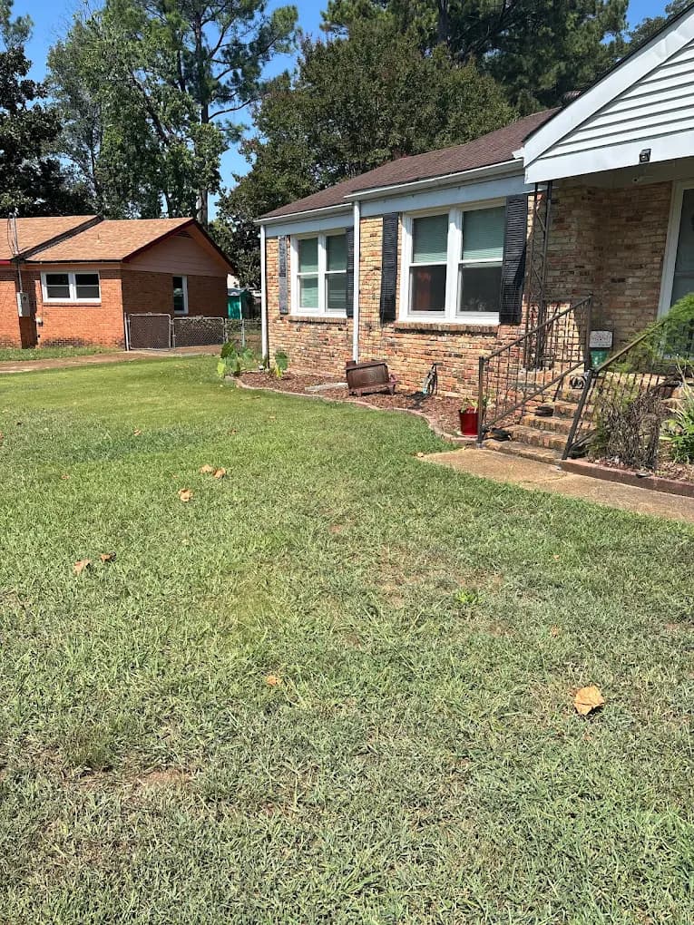 Professionally mowed lawn in Huntsville, AL